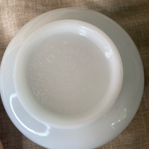 Vintage Glassbake White Milk Glass Mixing Bowl with Spout Made for Sunbeam 20 CJ - Picture 4 of 4